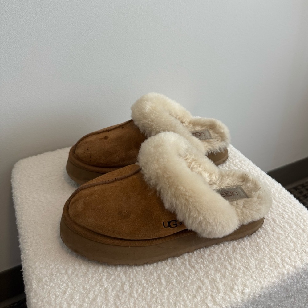 UGG Disquette Slippers Size 7